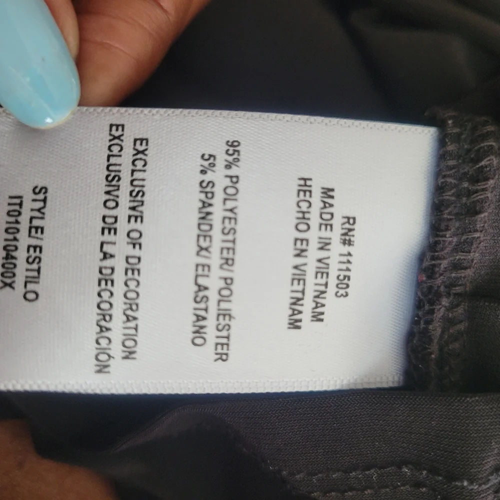 A.U.W black blouse. Gold piece on neckline. Size 1X. - Picture 3 of 10